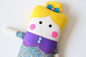 Dolly - Blonde Topknot